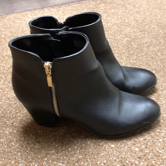 Shoes - Black booties